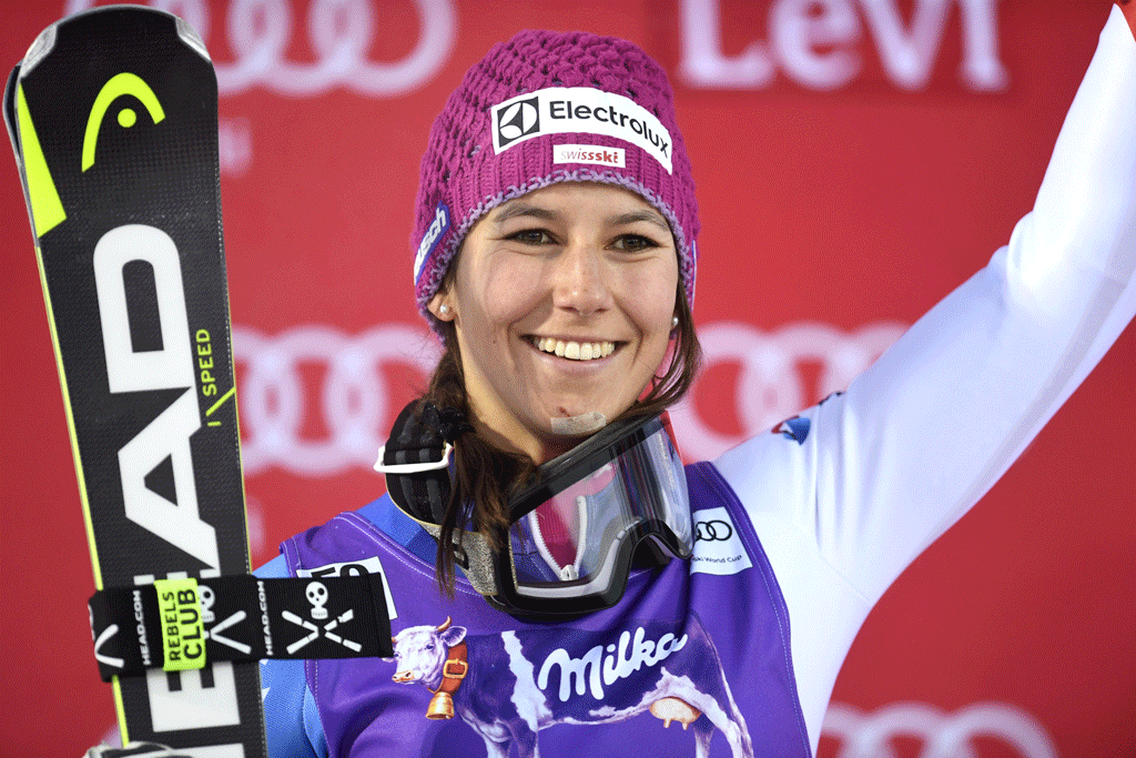 Wendy Holdener signe son cinquième podium en slalom. [AFP - Martti Kainulainen]