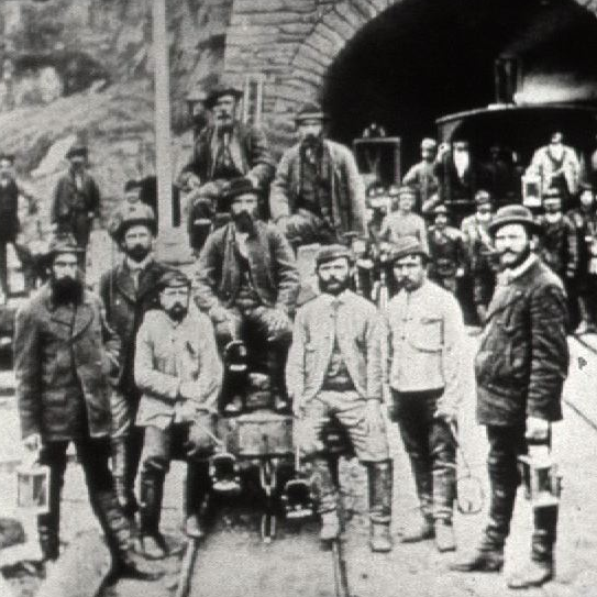 Ouvriers du chantier du premier tunnel ferroviaire du Gothard. [RTS - Emission Le Magazine, 1965]