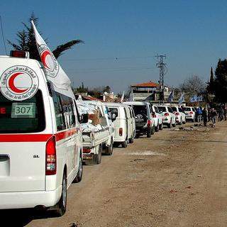Un convoi d'ambulances et de camions du Croissant-Rouge arabe syrien (CRAS) se dirige vers Homs, en Syrie. (Image d'illustration).