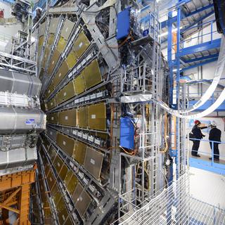 L'Organisation européenne pour la recherche nucléaire gère le grand collisionneur de hadrons LHC, un anneau de 27 kilomètres sous la frontière franco-suisse. [Keystone - Laurent Gillieron]