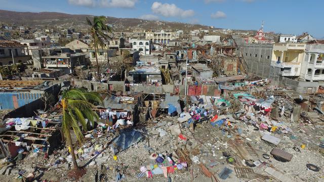 Une vue aérienne sur les dégâts dans le petit village de Casanette, près de Baumond, en Haïti, le 8 octobre 2016. [AFP - Nicolas GARCIA]