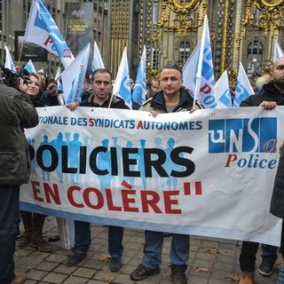 Les policiers français ne relâchent pas la pression. [Citizenside/AFP - Yann Korbi]