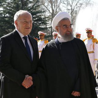 Johann Schneider-Ammann a été reçu avec les honneurs militaires par le président iranien Hassan Rohani à Téhéran. [EPA/IRANIAN PRESIDENTIAL OFFICE]