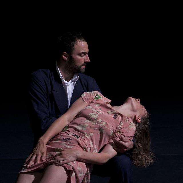 Anne Teresa De Keersmaeker, avec l'Ensemble Ictus, dans "Vortex Temporum" lie la musique de Gérard Grisey. [vidy.ch - Anne Van Aerschot]