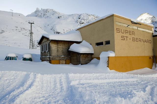 La station de ski du Super-Saint-Bernard en décembre 2011, un an après sa fermeture. [KEYSTONE - Jean-Christophe Bott]