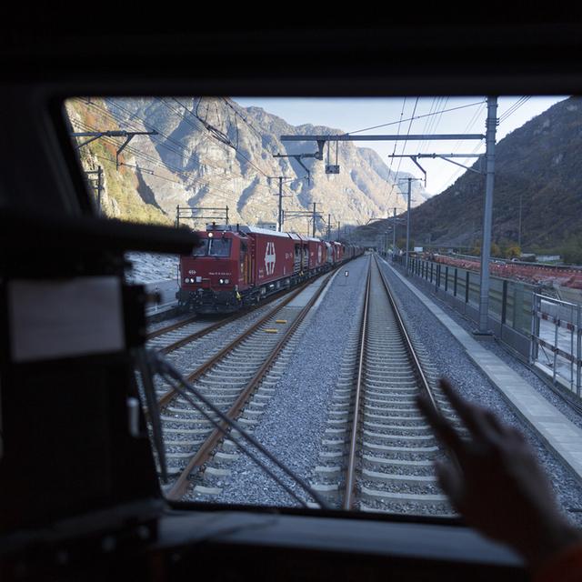 Le trafic de marchandises profitera du nouveau tunnel de base du Gothard. [Keystone - Gaetan Bally]