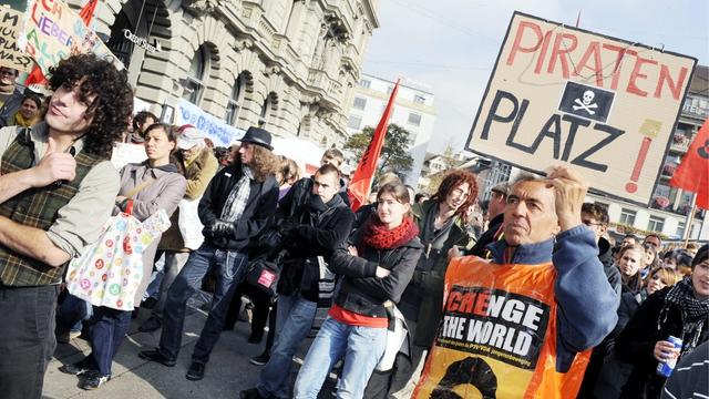 En 2011, le mouvement des Indignés s'était déjà emparé de la Paradeplatz. [Keystone - Walter Bieri]