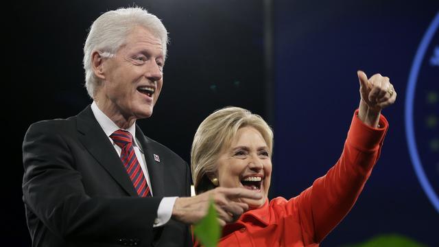 Bill Clinton s'engage dans la campagne présidentielle de sa femme Hillary. [AP/Keystone - Charlie Neibergall]