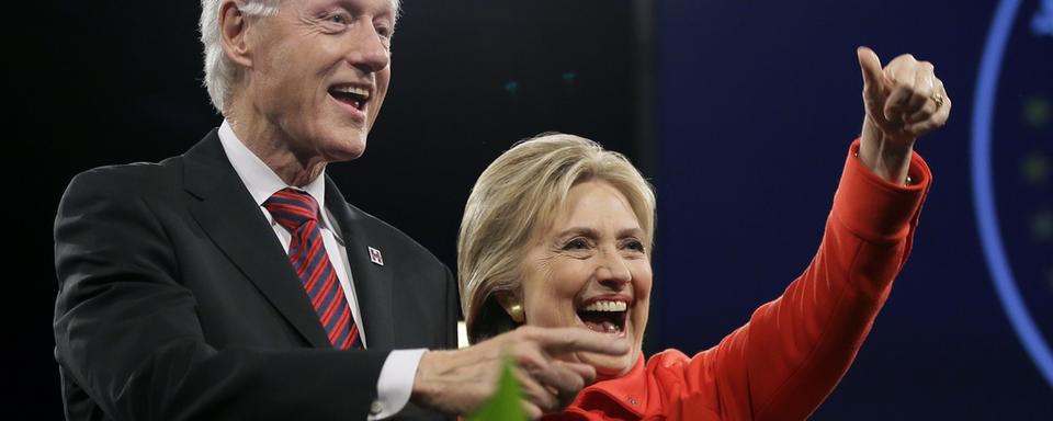 Bill Clinton s'engage dans la campagne présidentielle de sa femme Hillary. [AP/Keystone - Charlie Neibergall]