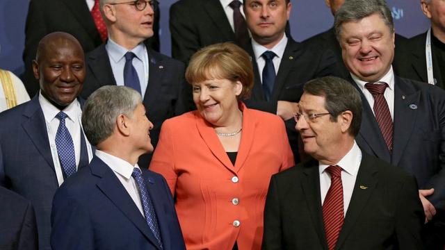Angela Merkel lors de la photo officielle à l'ouverture du sommet humanitaire d'Istanbul. [EPA/Keystone - Berk Ozkan]