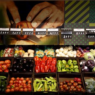 Les exigences des supermarchés d'avoir des aliments impeccables contribuent à la crise alimentaire. [REUTERS - Juan Medina]