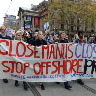 Des manifestants demandent la fermeture des camps de réfugiés offshore, le 18 juin 2016 en Australie. [Anadolu Agency / AFP - Recep Sakar]