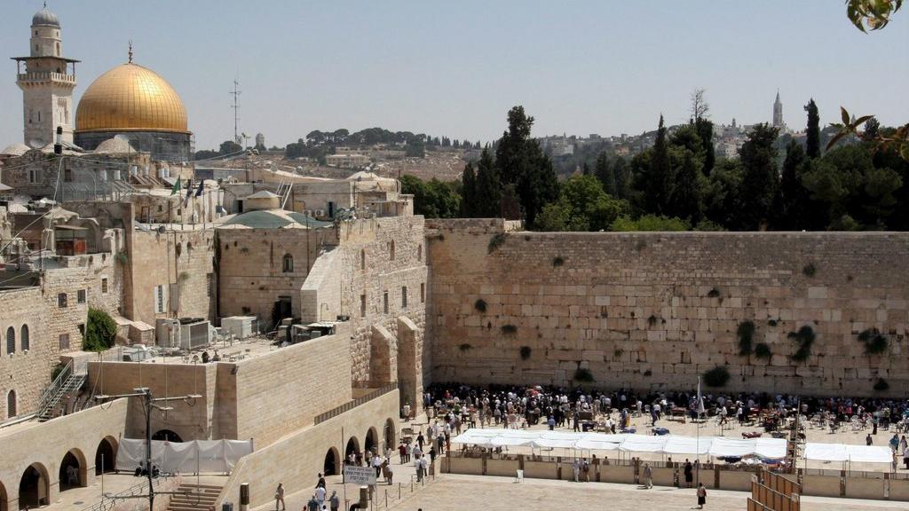 Une vue du mur des Lamentations à Jérusalem, au pied du Mont du Temple, appelé esplanade des Mosquées par les musulmans. [Keystone - EPA/ATEF SAFADI]