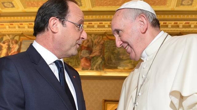 François Hollande rencontre ce mercredi le pape François au Vatican pour une seconde audience privée depuis son élection en 2012. [Keystone - Gabriel Bouys]