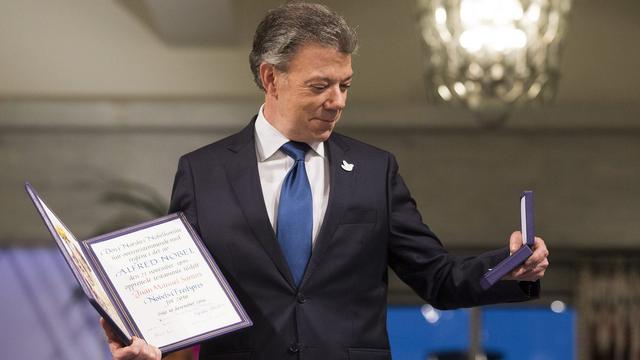 Juan Manuel Santos vient de recevoir le prix Nobel de la Paix, ce 10 décembre 2016 à Oslo. [EPA/HAAKON MOSVOLD LARSEN]