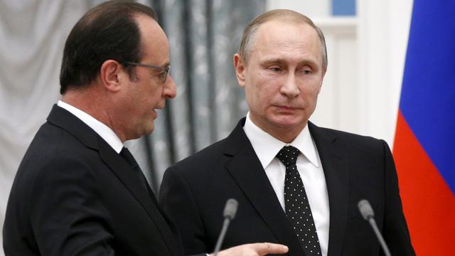 François Hollande (à gauche) Vladimir Poutine lors de la dernière visite du président français au Kremlin, en novembre 2015. [Alexander Zemlianichenko]