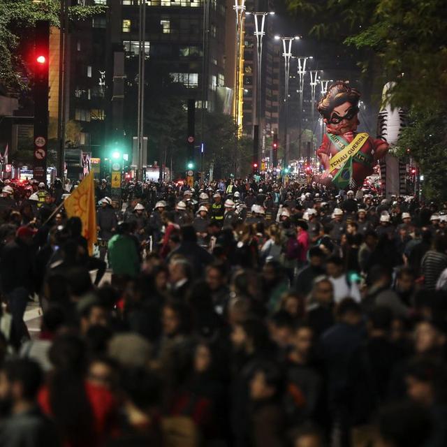Le changement de gouvernement a provoqué des heurts dans les rues de Sao Paulo. [EPA/Keystone - Sebastiao Moreira]
