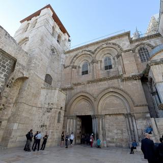 Vue de l'entrée de l'église du Saint-Sépulcre à Jérusalem. [Keystone/DPA - Carsten Rehder]