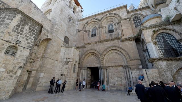Vue de l'entrée de l'église du Saint-Sépulcre à Jérusalem. [Keystone/DPA - Carsten Rehder]