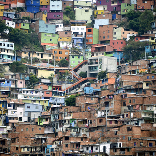 A Medellin, le quartier "13 Commune" est devenu une destination touristique. [AFP - Raul Arboleda]