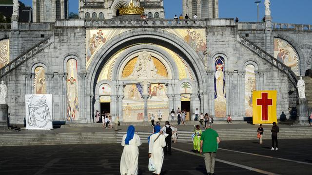 Si les pèlerins se rendent toujours à Lourdes en individuel, la fréquentation des groupes a fortement diminué. [Laurent Ferrière / Hans Lucas]