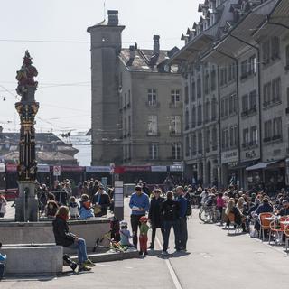 La foule profite du soleil en ville de Berne [Keystone - Alessandro della Valle]