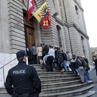 L'entrée du Palais de justice à Genève, le jour de l'ouverture du procès de Fabrice A. [Salvatore Di Nolfi]