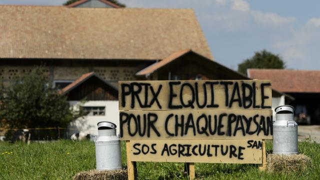 Les paysans avaient déjà protesté en septembre contre le prix trop bas du lait. [KEYSTONE/Jean-Christophe Bott]