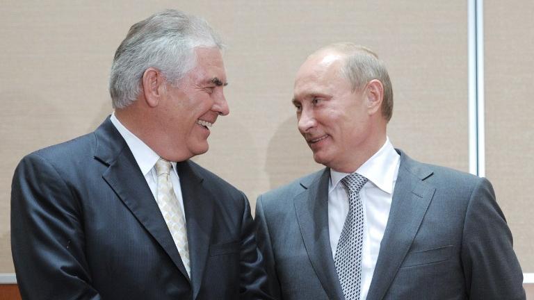 Rex Tillerson connaît personnellement le président russe Vladimir Poutine. [AFP - ALEXEY DRUZHININ / RIA NOVOSTI]