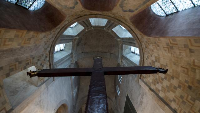 Vue de l'intérieur du chantier de l'Abbatiale à l'heure du bilan des recherches archéologiques à l'Abbatiale de Payerne (VD), le 11 novembre 2016. [KEYSTONE - Jean-Christophe Bott]