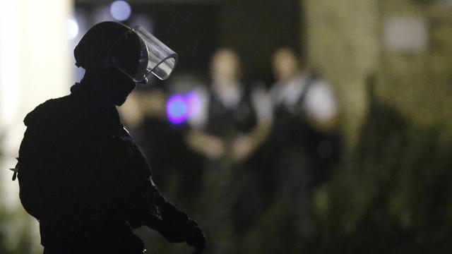 Un policier français en action lors du raid du 8 septembre 2016 à Boussy-Saint-Antoine près de Paris, suite à la découverte d'une voiture abandonnée. [reuters - Christian Hartmann]