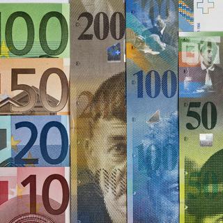 Il y a des mois que l'euro se renforce face au franc suisse, avec un pic atteint début février. [Keystone - Martin Rütschi]
