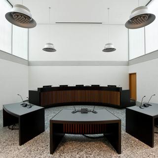 Une salle du Tribunal administratif fédéral à Saint-Gall. [Keystone - Ennio Leanza]