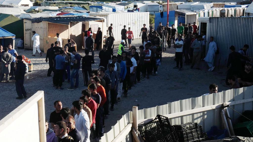 La répartition des migrants de Calais devrait débuter en octobre. [AP/Keystone - Michel Spingler]
