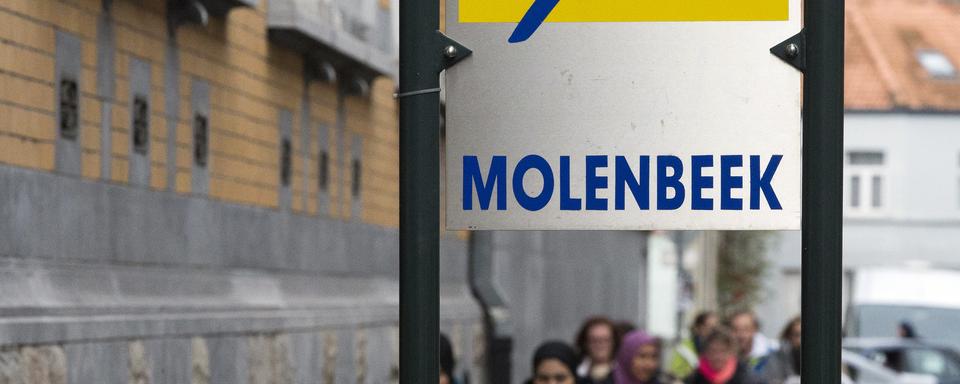 La commune bruxelloise de Molenbeek est surveillée de près par les forces de l'ordre. [Reuters - Yves Herman]