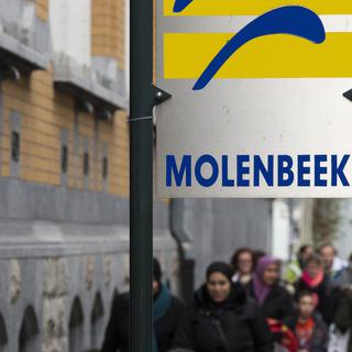 La commune bruxelloise de Molenbeek est surveillée de près par les forces de l'ordre. [Reuters - Yves Herman]