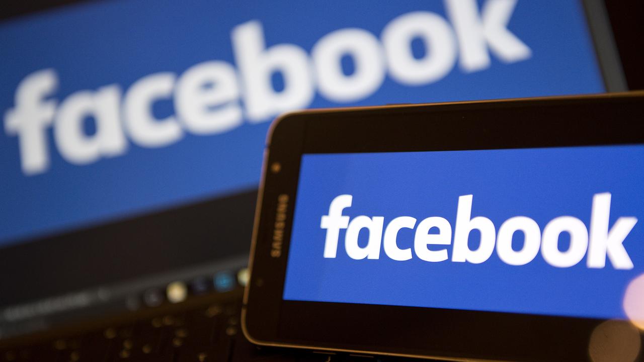 Facebook prend des mesures contre les faux sites d'actualité en ligne. [AFP - Justin Tallis]