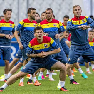 L'équipe de Roumanie à l'entraînement. [keystone - EPA/Srdjan Suki]