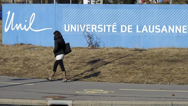 Le logo de l'Université de Lausanne, UNIL, est photographié à l'entrée du campus de l' Université de Lausanne. [Keystone - Laurent Gillieron]