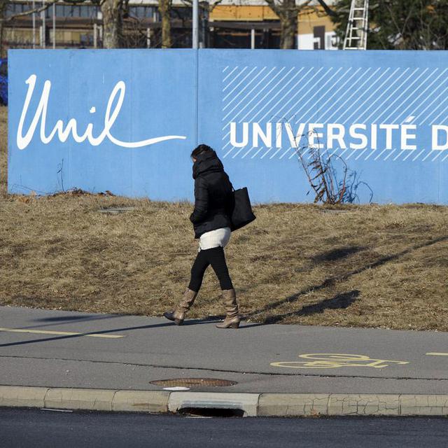 Le logo de l'Université de Lausanne, UNIL, est photographié à l'entrée du campus de l' Université de Lausanne. [Keystone - Laurent Gillieron]
