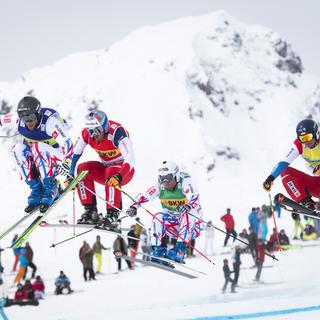 Romain Détraz (droite) en lice lors la Coupe du monde de Ski Cross à Arosa en mars 2016.