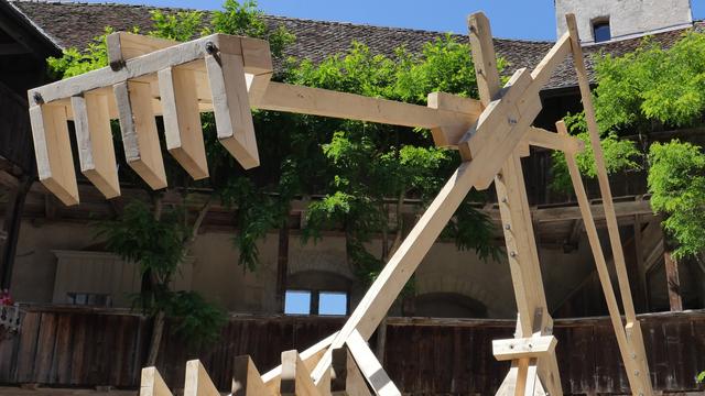 Une des machines de Christian Gonzenbach présenté au Château de Gruyères dans le cadre de l'exposition "La Chute de Rome". [DR - Christian Gonzenbach]