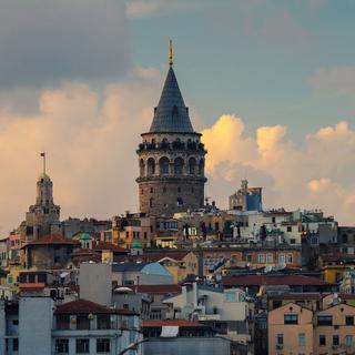 La tour de Galata dans la vieille ville d'Istanbul. [Fotolia - Dudarev Mikhail]