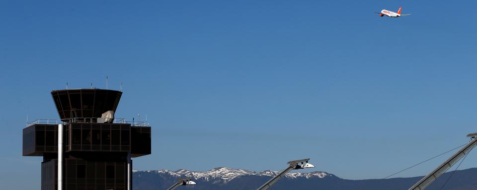 An easyJet commercial airplane takes off from Cointrin airport in Geneva, Switzerland, April 12, 2016. REUTERS/Denis Balibouse [REUTERS - Denis Balibouse]