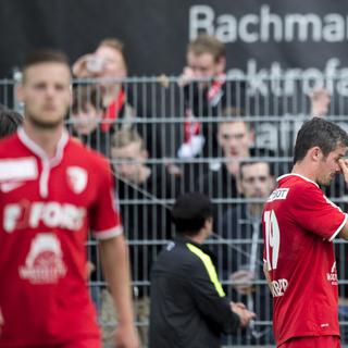 Le staff et les joueurs du FC Bienne se retrouvent dans une situation délicate. [Keystone - Ennio Leanza]