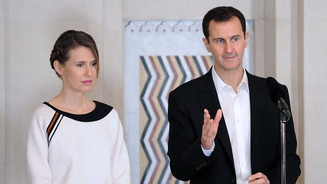 Le président syrien Bachar al-Assad et son épouse Asma, photographiés le 21 mars par l'agence de presse Sana. [EPA/Sana/Keystone]