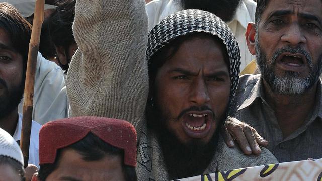 Des milliers de personnes descendues dans la rue ont réclamé la mort d’Asia Bibi, une chrétienne emprisonnée depuis 2009 pour avoir violé la loi anti-blasphème du Pakistan. [AFP - Arif Ali]