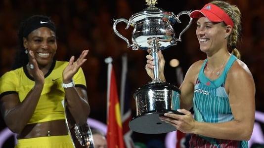 Angelique Kerber (à droite) a signé la surprise de l'Open d'Australie en battant Serena Williams en finale.