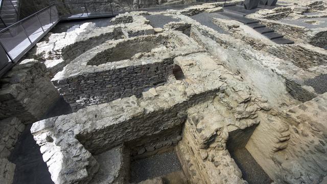 Le Valais dispose d'un patrimoine historique et archéologique important, à l'image des fouilles sous l'Abbaye de Saint-Maurice. [Olivier Maire]