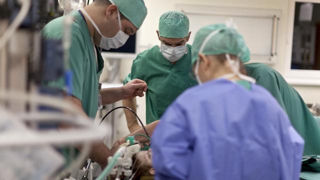 Une transplantation fécale peut guérir les maladies intestinales. [Keystone - Gaëtan Bally]